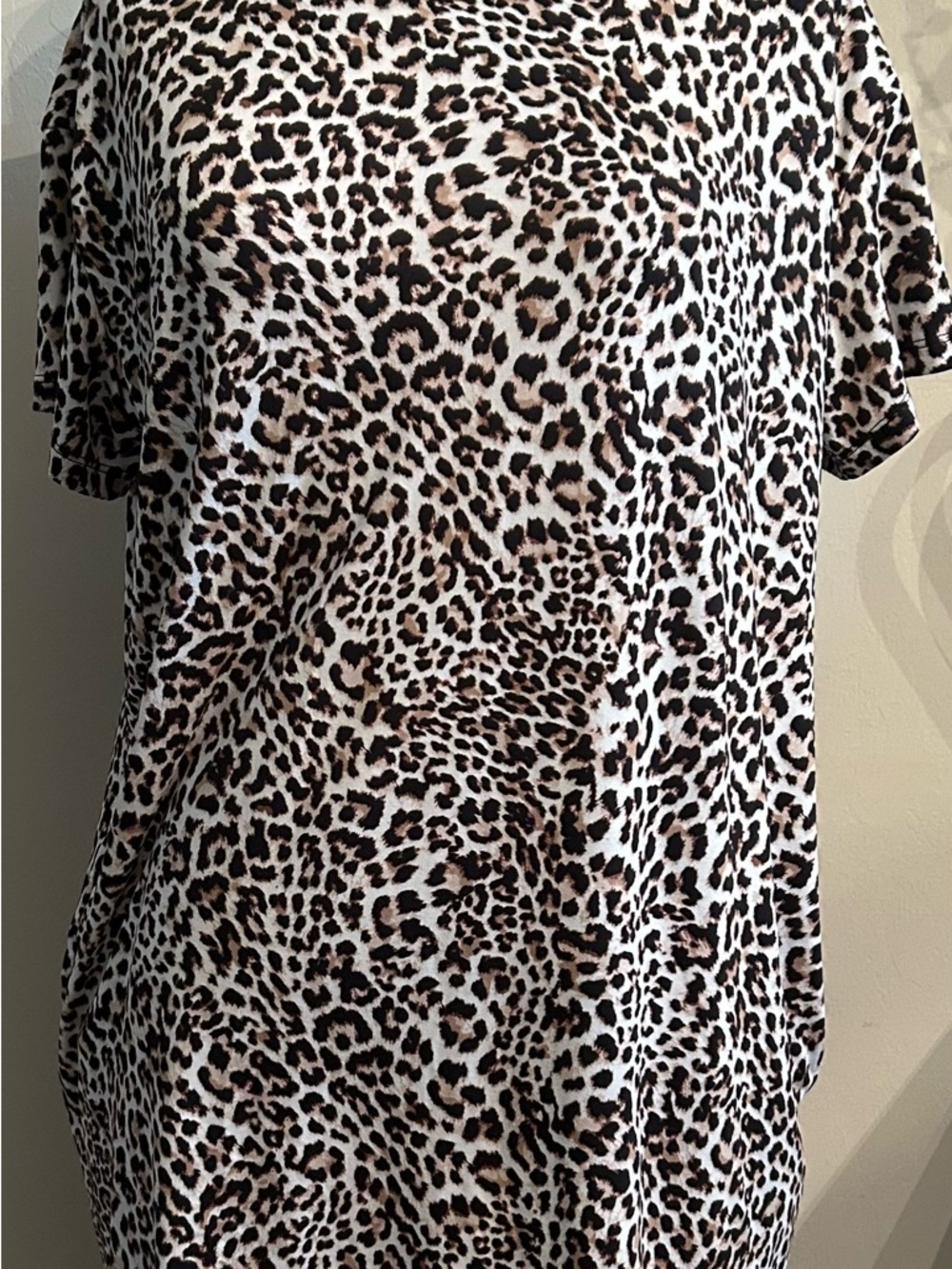 Joyspun Women’s Size S-M Leopard Print Night Gown Sleep Shirt Pockets Soft Cozy